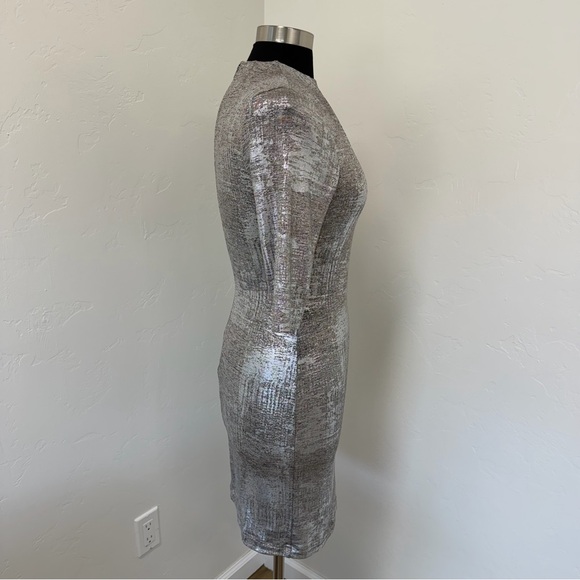 Alice + Olivia Delora Fitted Mock Neck Silver Midi Dress Size 10 - Picture 6 of 16